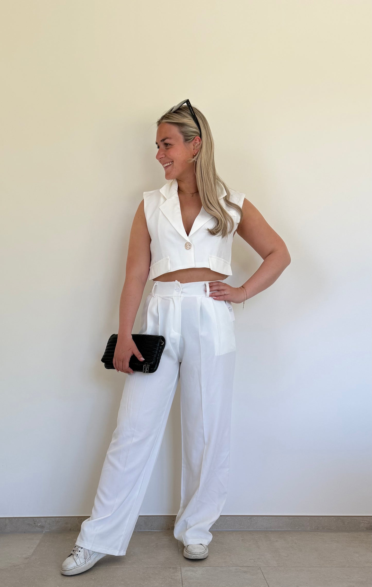 Cropped white set