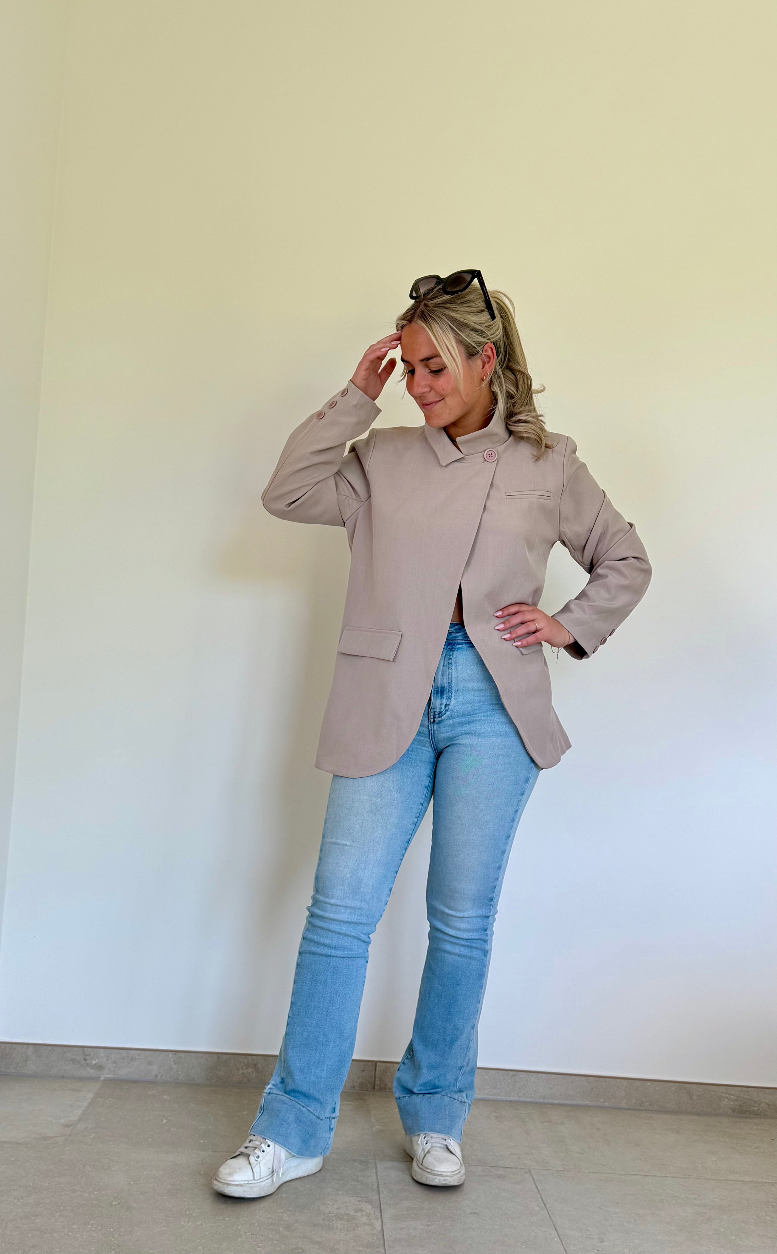 Asymmetric blazer beige