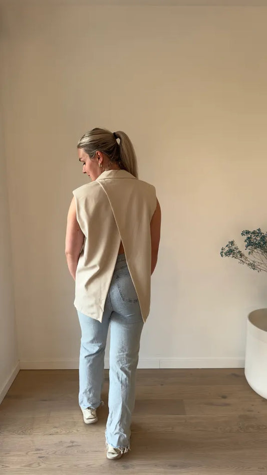 Sleeveless blazer